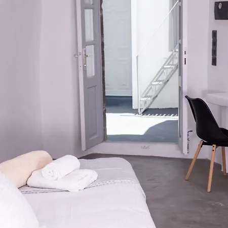 Magical Santorini 1 Bedroom Cave Beautiful Sea Views Air-conditioning Finikia *