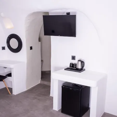 Magical Santorini 1 Bedroom Cave Beautiful Sea Views Air-conditioning Finikia Villa *