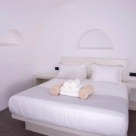 Magical Santorini 1 Bedroom Cave Beautiful Sea Views Air-conditioning Finikia Villa *