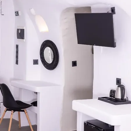 Magical Santorini 1 Bedroom Cave Beautiful Sea Views Air-conditioning Finikia * Oia (Santorini)